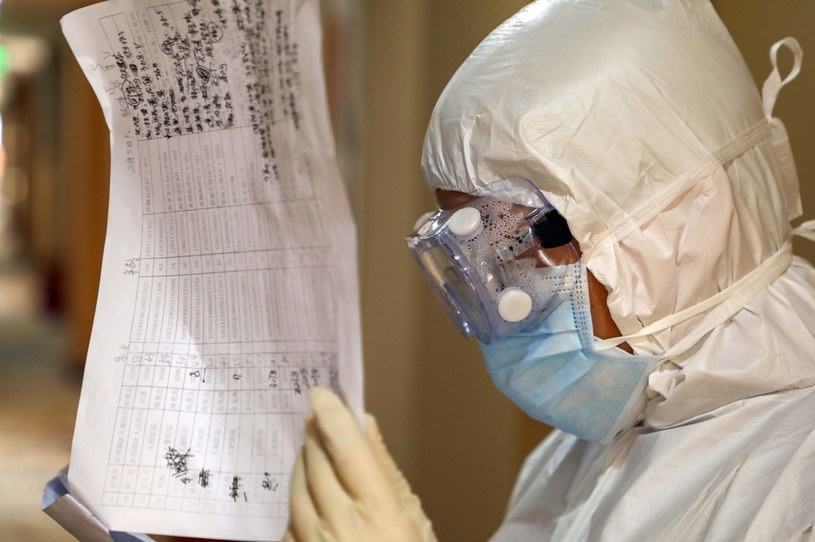 Na zdj. lekarz w Wuhanie /Barcroft Media via Getty Images /Getty Images