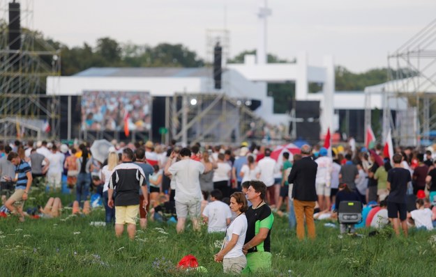 Na zdj. pielgrzymi zgromadzeni na Błoniach /Andrzej Grygiel /PAP