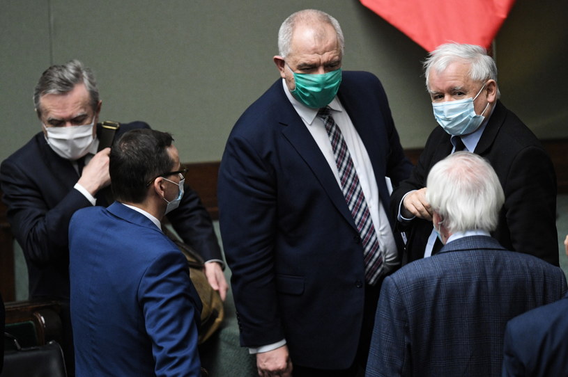 Na zdj. politycy PiS podczas ostatniego posiedzenia Sejmu / 	Radek Pietruszka   /PAP