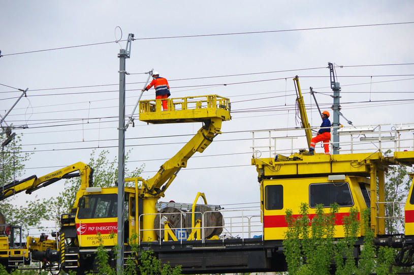 Na zdj. prace przy trakcji kolejowej prowadzone przez PKP Energetyka /Marek Bazak /East News