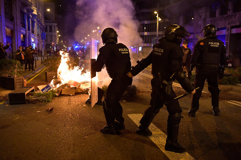 Na zdj. protestujący w Barcelonie /PAU BARRENA  /AFP