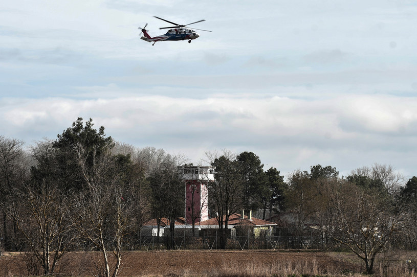 Na zdj. turecki helikopter policyjny monitorujący granicę grecko-turecką /SAKIS MITROLIDIS /AFP