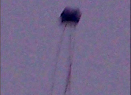 Na zdj. UFO przypominające meduzę sfotografowane nad Londynem w maju 2008 r. /MWMedia