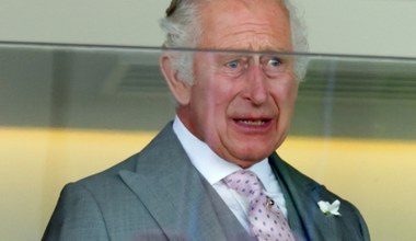 Na zdjęcia Karola III wydano majątek. Nikt ich nie chce nawet za darmo