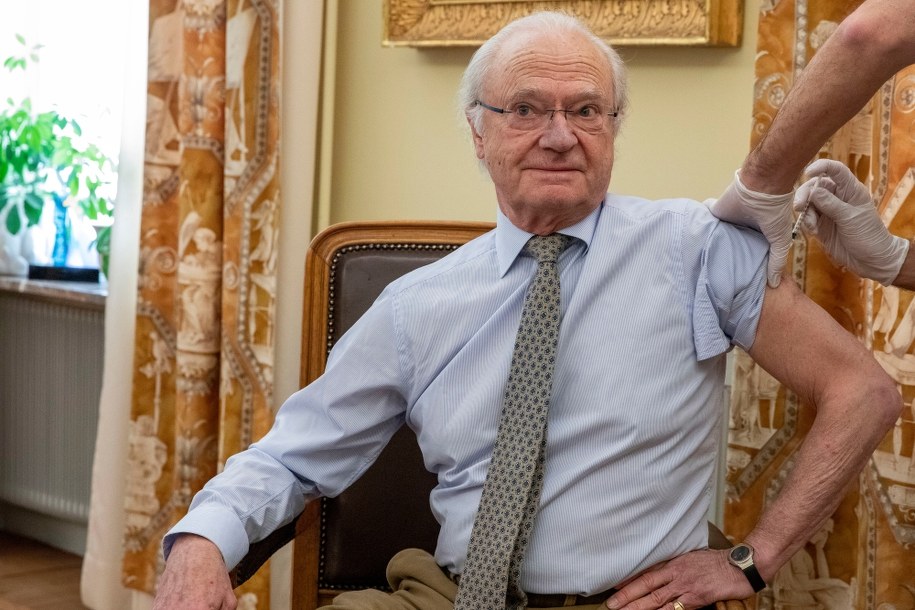 Na zdjęciu 74-letni król Szwecji Karol XVI Gustaw /Sara Friberg / Royal Court  /PAP/EPA