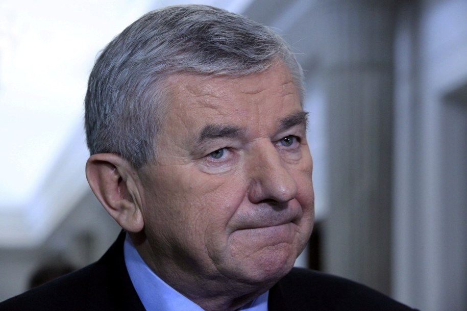 Na zdjęciu archiwalnym z 17.03.2010 r. prezes Polskiego Komitetu Olimpijskiego Piotr Nurowski na korytarzu sejmowym /PAP/Grzegorz Jakubowski /PAP