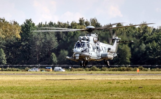 Na zdjęciu archiwalnym z 26.08.2013 r. śmigłowiec Eurocopter EC725, obecnie produkowany pod oznaczeniem H225M przez Airbus Helicopters, podczas prezentacji na Lotnisku Bemowo w Warszawie /Jacek Turczyk /PAP