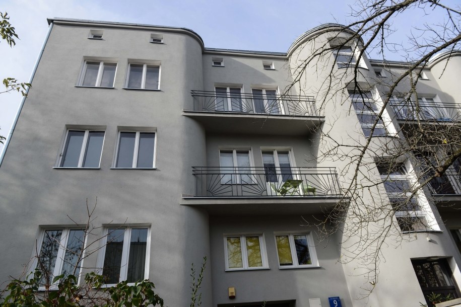 Na zdjęciu archiwalnym z 31.10.2017 r. kamienica przy ulicy Nabielaka 9 w Warszawie /Jakub Kaminski /PAP