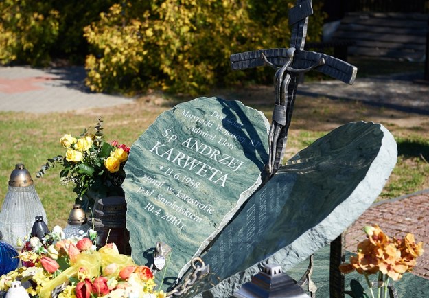 Na zdjęciu archwalnym z 15.04.2016 r. grób byłego dowódcy Marynarki Wojennej RP Andrzeja Karwety na cmentarzu w Baninie /Adam Warżawa /PAP