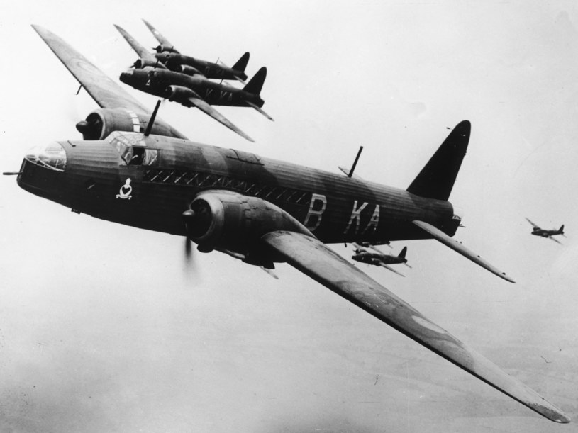 Na zdjęciu bombowce Vickers Wellington /AP /East News
