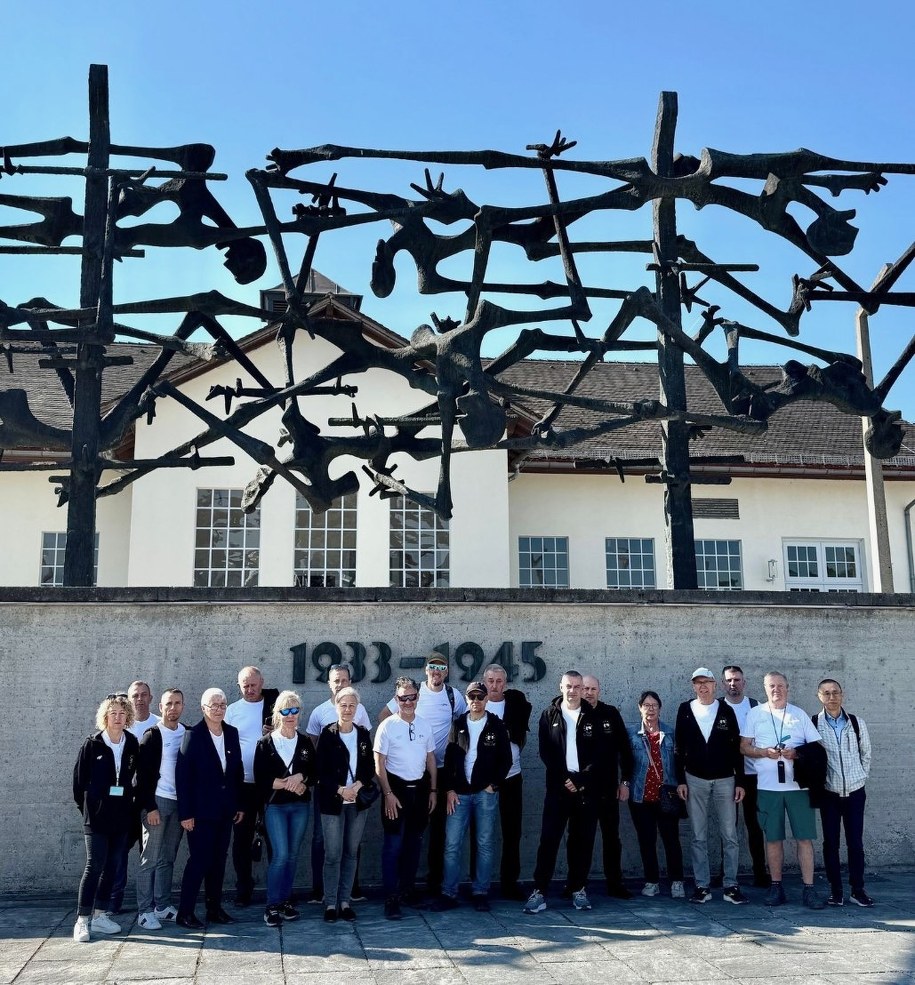 Na zdjęciu grupa Polska biegu Dachau - Oświęcim /Foto: Paweł Żyła /