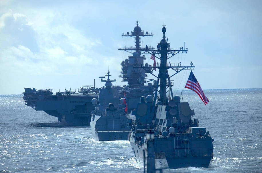 Na zdjęciu ilustracyjnym amerykański USS „Gerald R. Ford” oraz norweska fregata KNM „Thor Heyerdahl” /Foto: Edward Coates, Sjøforsvaret /