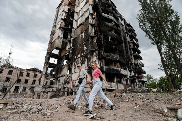 Na zdjęciu ilustracyjnym zniszczenia po rosyjskim ostrzale w Borodziance w obwodzie kijowskim /Viacheslav Ratynskyi /PAP
