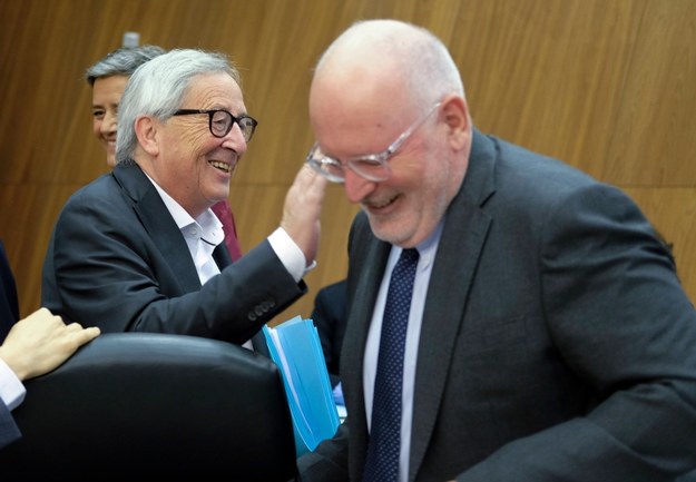 Na zdjęciu Jean-Claude Juncker i Frans Timmermans /OLIVIER HOSLET /PAP/EPA