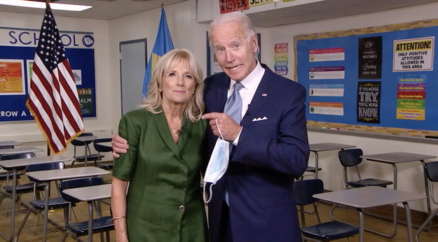 Na zdjęciu Joe Biden z żoną Jill /DNCC /PAP/EPA