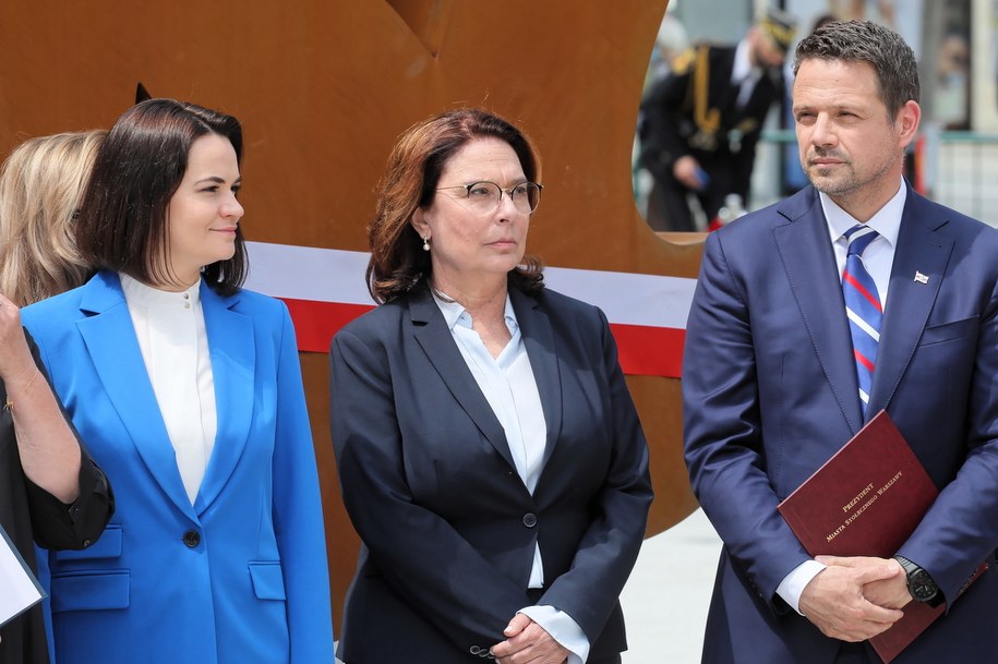 Na zdjęciu liderka białoruskiej opozycji Swiatłana Cichanouska (L), wicemarszałek Sejmu Małgorzata Kidawa-Błońska (C) i prezydent Warszawy Rafał Trzaskowski /Paweł Supernak /PAP