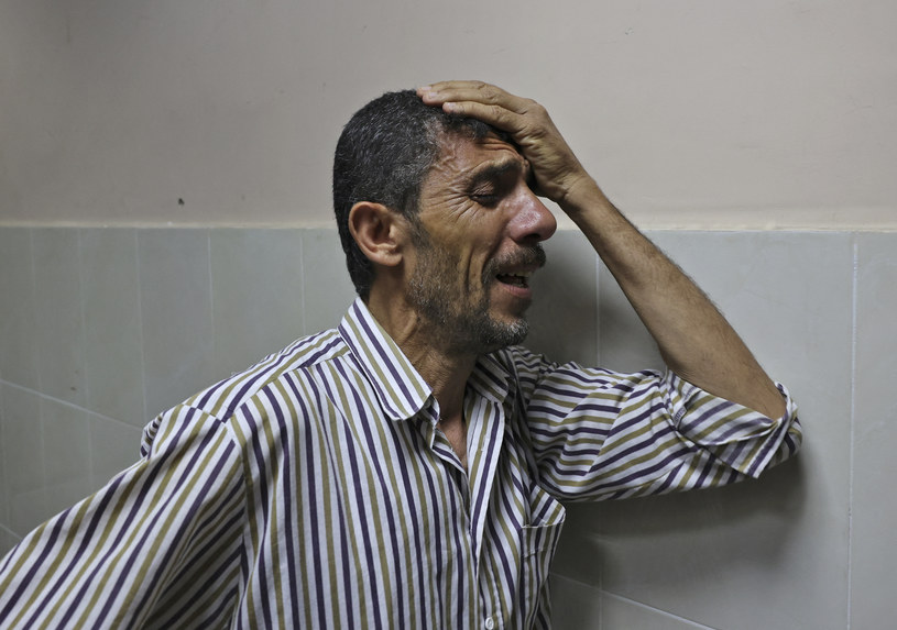 Na zdjęciu Mahmoud Obeid. Jego siedmioletnia córka zginęła w nalocie /MOHAMMED ABED / AFP /AFP