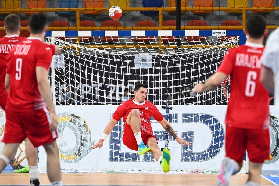 Na zdjęciu mecz Polska – Niemcy. Nasz reprezentacja w ostatnim meczu na mistrzostwach świata zremisowała z Niemcami 23:23. /ANNE-CHRISTINE POUJOULAT /PAP/EPA