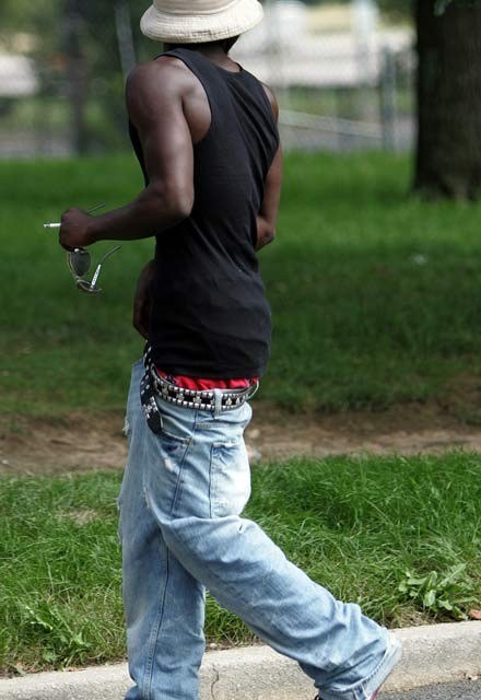 Na zdjęciu: mieszkaniec Waszyngtonu w zakazanym stroju, sierpień 2007 /AFP