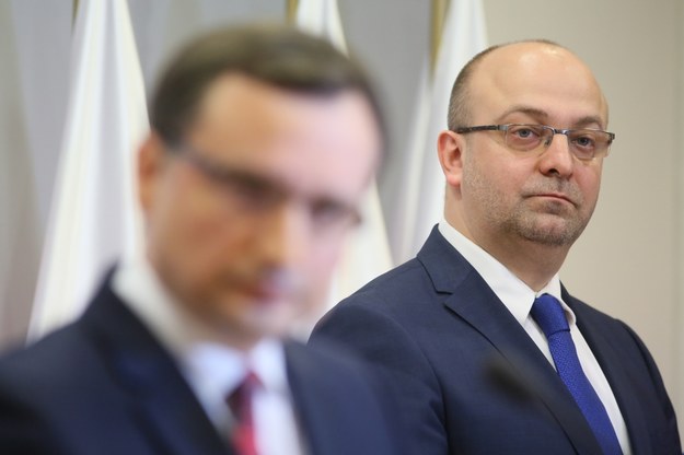 Na zdjęciu minister Zbigniew Ziobro oraz były już wiceminister Łukasz Piebiak /Leszek Szymański /PAP