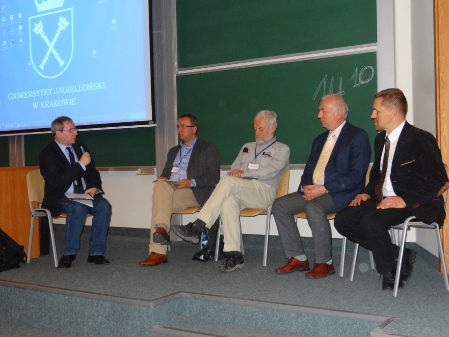 Na zdjęciu od lewej: prof. W. Słomczyński, prof. P. Śleszyński, prof. K. Rzążewski, sędzia W. Kozielewicz, dr Jarosław Flis. /Grzegorz Jasiński, RMF FM /RMF FM