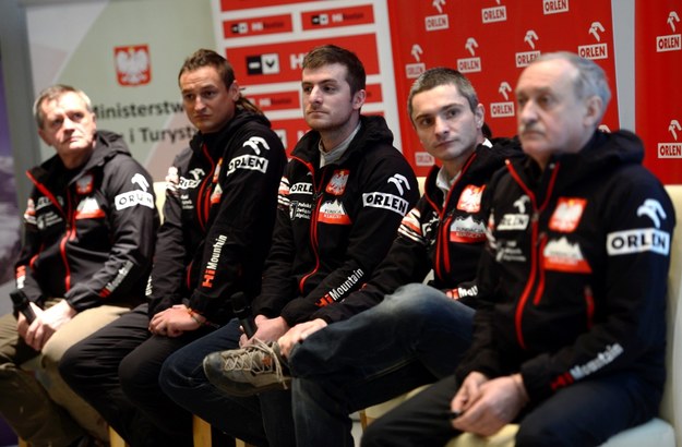 Na zdjęciu (od prawej): Krzysztof Wielicki, Adam Małek, Tomasz Kowalski, Adam Bielecki i Maciej Berbeka. Zdjęcie z 21.12.2012 /Bartłomiej  Zborowski /PAP