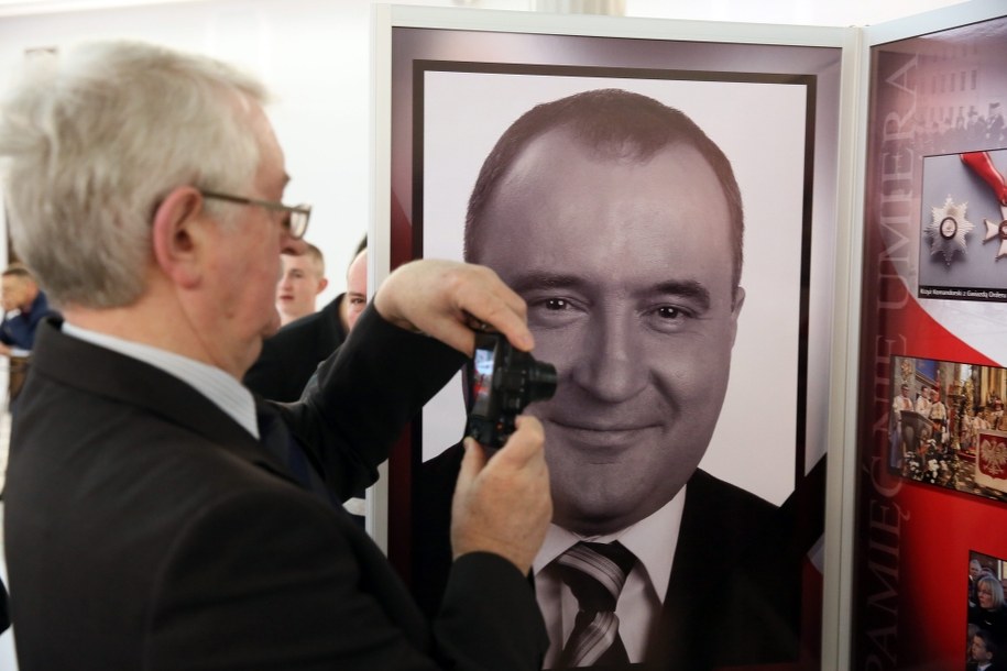 Na zdjęciu otwarcie wystawy "Dla Ciebie Polsko, Ojczyzno moja. Przemysław Gosiewski 1964-2010" w sali Kolumnowej w Sejmie w marcu 2015 roku / 	Tomasz Gzell    /PAP