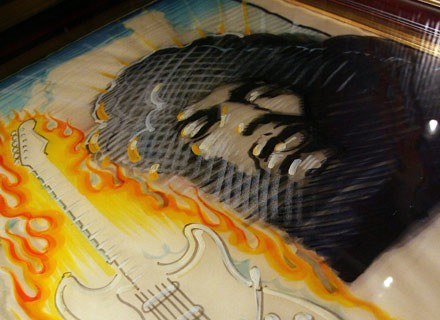 Na zdjęciu : plakat przedstawiający Hendrixa z płonącą gitarą. /AFP