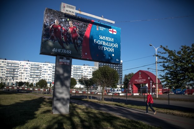 Na zdjęciu plakat witający drużynę Anglii w Kaliningradzie /Martin Divisek /PAP/EPA