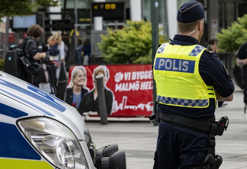 Na zdjęciu policja zabezpiecza teren po strzelaninie w Malmo w Szwecji w sierpniu. W tym roku w Szwecji w wyniku przestępczych porachunków od kul zginęło 50 osób. /JOHAN NILSSON / TT NEWS AGENCY / AFP /AFP
