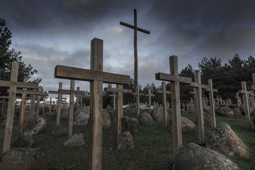 Na zdjęciu: Pomnik ofiar obławy augustowskiej w Gibach /Jerzy Undro /Reporter