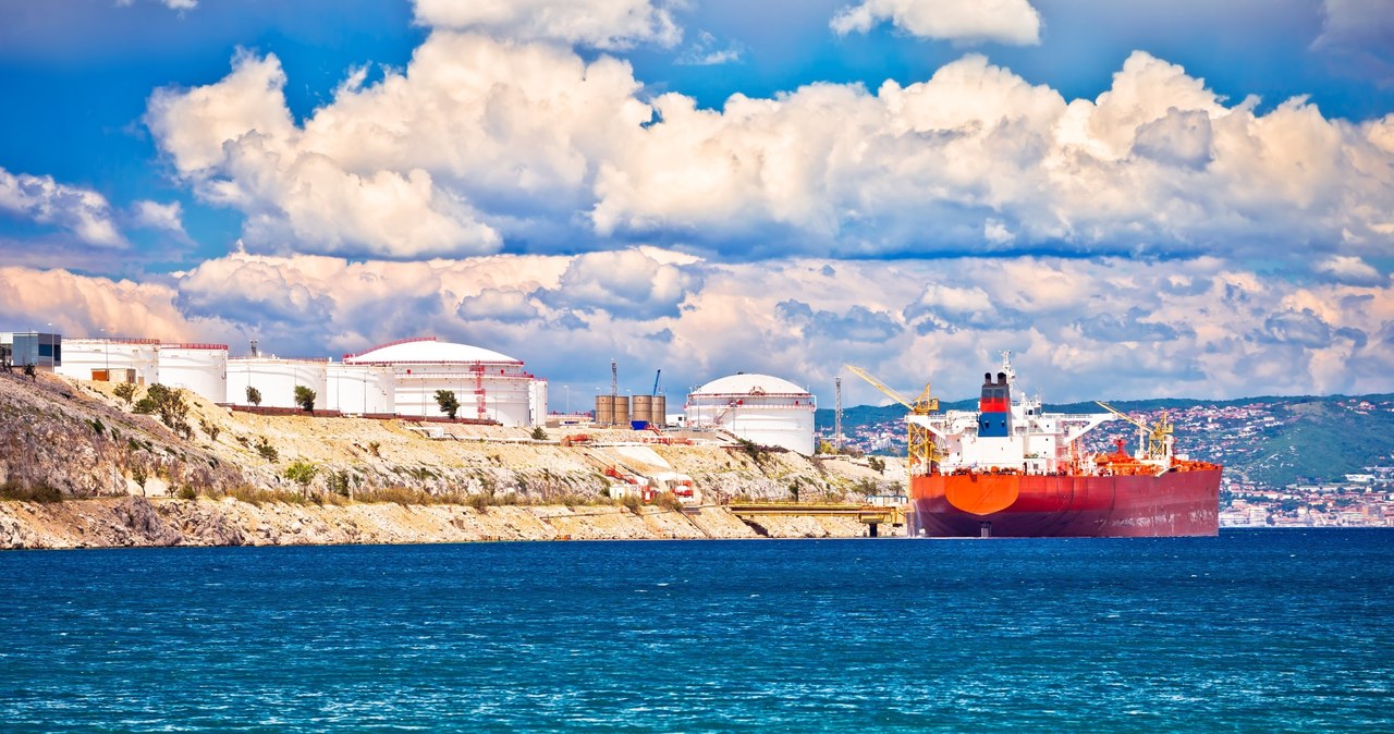 Na zdjęciu port Omisalj z terminalem na wyspie Krk na Chorwacji /123RF/PICSEL