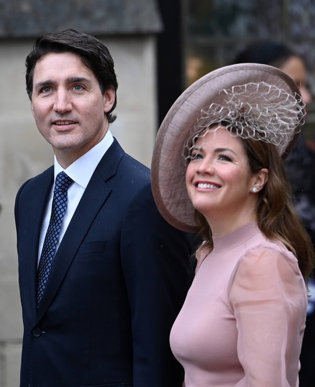 Na zdjęciu premier Kanady Justin Trudeau z żoną Sophie Gregoire podczas koronacji króla Wielkiej Brytanii Karola III /ANDY RAIN /PAP/EPA