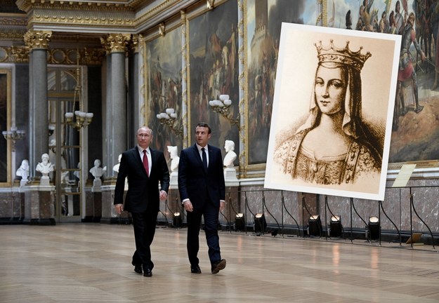 Na zdjęciu prezydenci Rosji i Francji w Wersalu oraz rycina z wizerunkiem Anny Kijowskiej /ALEXEY NIKOLSKY / SPUTNIK / KREMLIN POOL /PAP/EPA