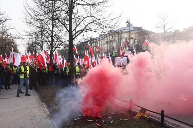 Na zdjęciu protest rolników "Gwiaździsty Marsz na Warszawę" przed siedzibą KPRM, 27 lutego / 	Leszek Szymański    /PAP
