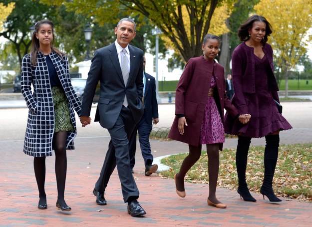 Na zdjęciu rodzina Obamów w komplecie /SHAWN THEW    /PAP/EPA