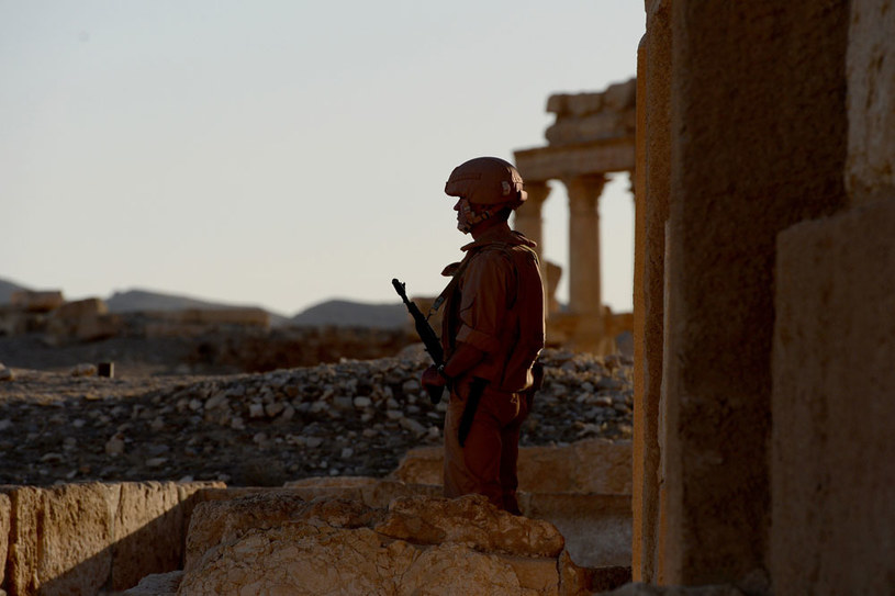 Na zdjęciu: Rosyjski żołnierz w syryjskiej Palmyrze /AFP