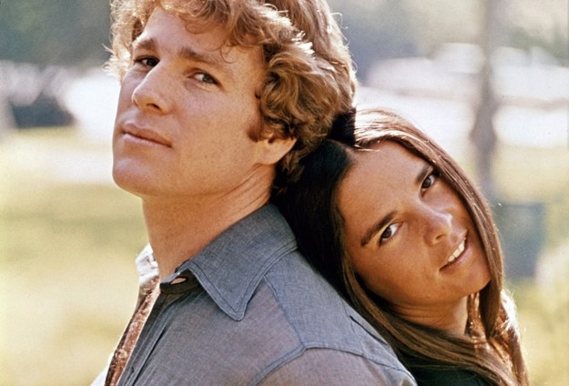 Na zdjeciu Ryan O'Neal i Ali MacGraw na planie filmu "Love Story" /Photoshot/HA /PAP/EPA