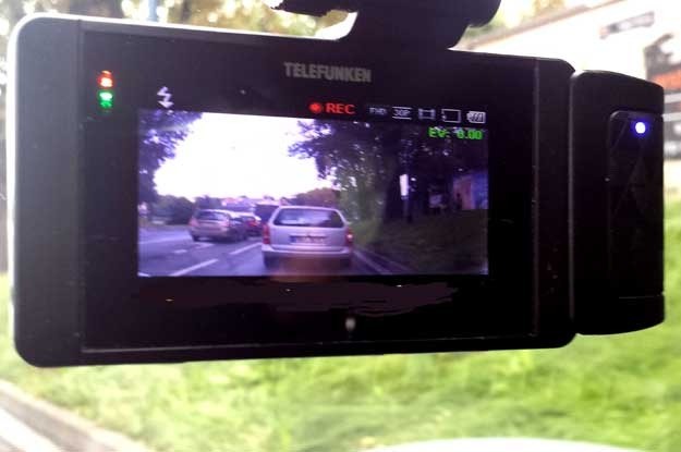 Na zdjęciu samochodowy rejestrator  TELEFUNKEN Carcam HD 5.0 /INTERIA.PL