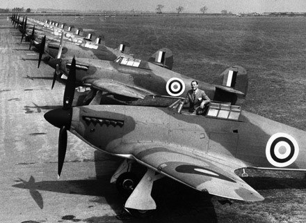 Na zdjęciu: samoloty, które brały udział w Bitwie o Anglię. Baza RAF-u w Henlow, 1968 rok /AFP
