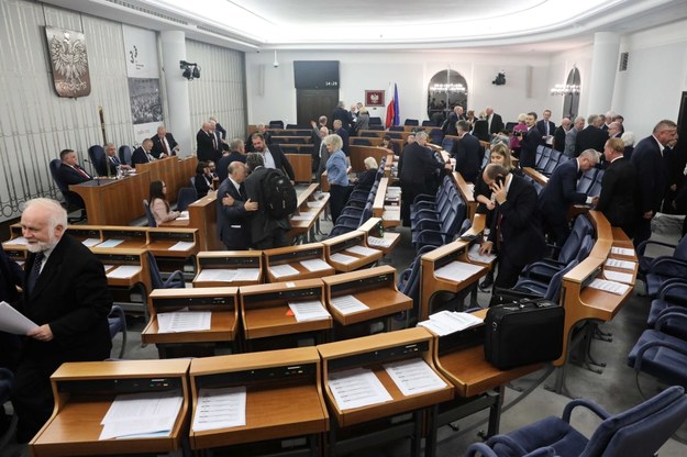 Na zdjęciu Senat, który zakończył ostatnie posiedzenie IX kadencji / 	Tomasz Gzell    /PAP