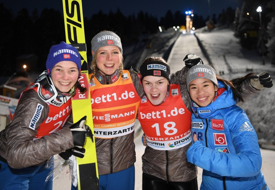 Na zdjęciu Thea Kleven pierwsza z prawej strony /Felix Kästle /PAP/EPA