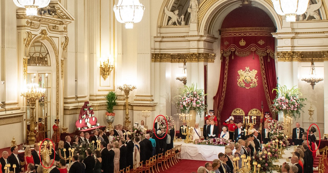 Na zdjęciu uwieczniono usadzenie gości, w tym: od lewej Rose, dalej William, i po prawej Kate /Dominic Lipinski   /Getty Images