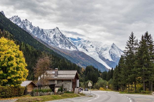Na zdjęciu widok na francuskie Alpy w pobliżu Chamonix /	Rudolf Ernst / Alamy Stock Photo /PAP
