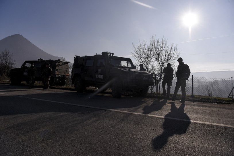 Na zdjęciu włoscy żołnierze podczas misji KFOR w Kosowie / Armend NIMANI /AFP