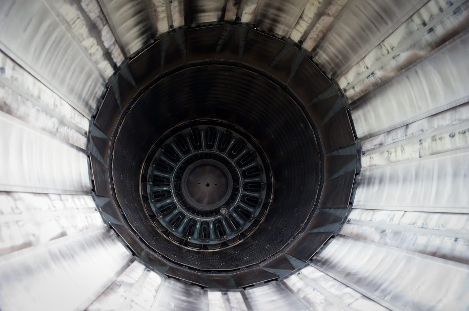 Na zdjęciu wylot silnika samolotu F-16 /	Grzegorz Michałowski   /PAP