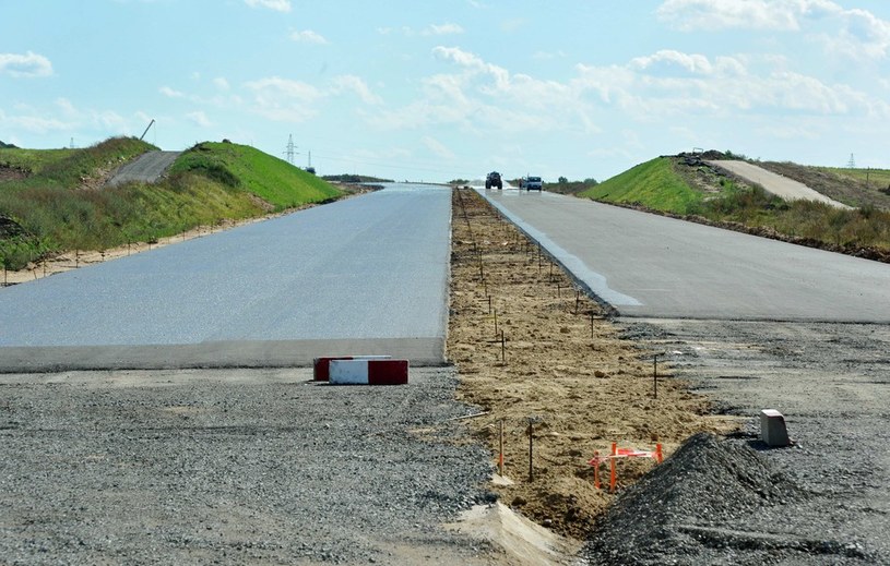 Na zdjęciu z 2011 roku budowa drogi S3 koło Międzyrzecza /Tomasz Gawałkiewicz /Reporter