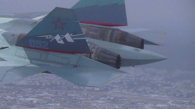 Na zdjęciu z 2017 roku rosyjski Su-57 podczas lotu testowego / 	uacrussia.ru /PAP/EPA