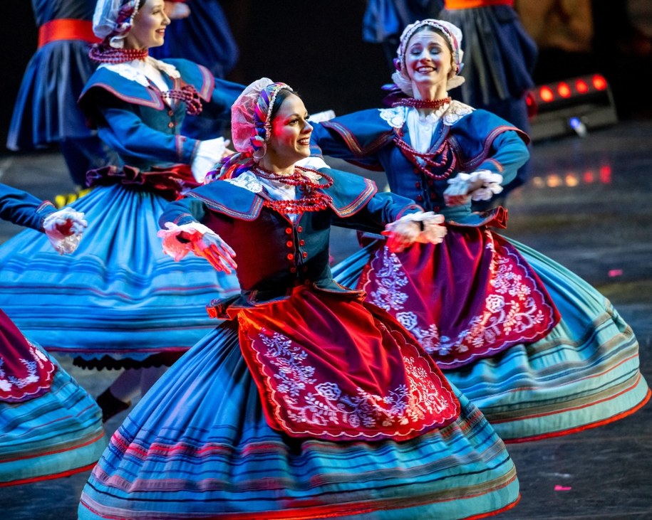 Na zdjęciu z grudnia 2023 roku występ Zespołu Pieśni i Tańca „Mazowsze” w Toruniu /Tytus Żmijewski /PAP