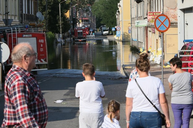 Na zdjęciu: zalane ulice w Żaganiu /Lech Muszyński /PAP